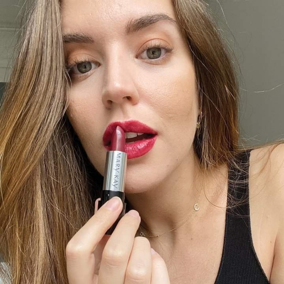 Mary Kay semi Shine Lipstick in Red Smolder. - Picture 1 of 1